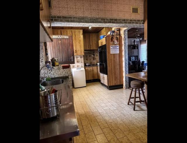 5 BEDROOM HOUSE FOR SALE IN ISIPINGO HILLS